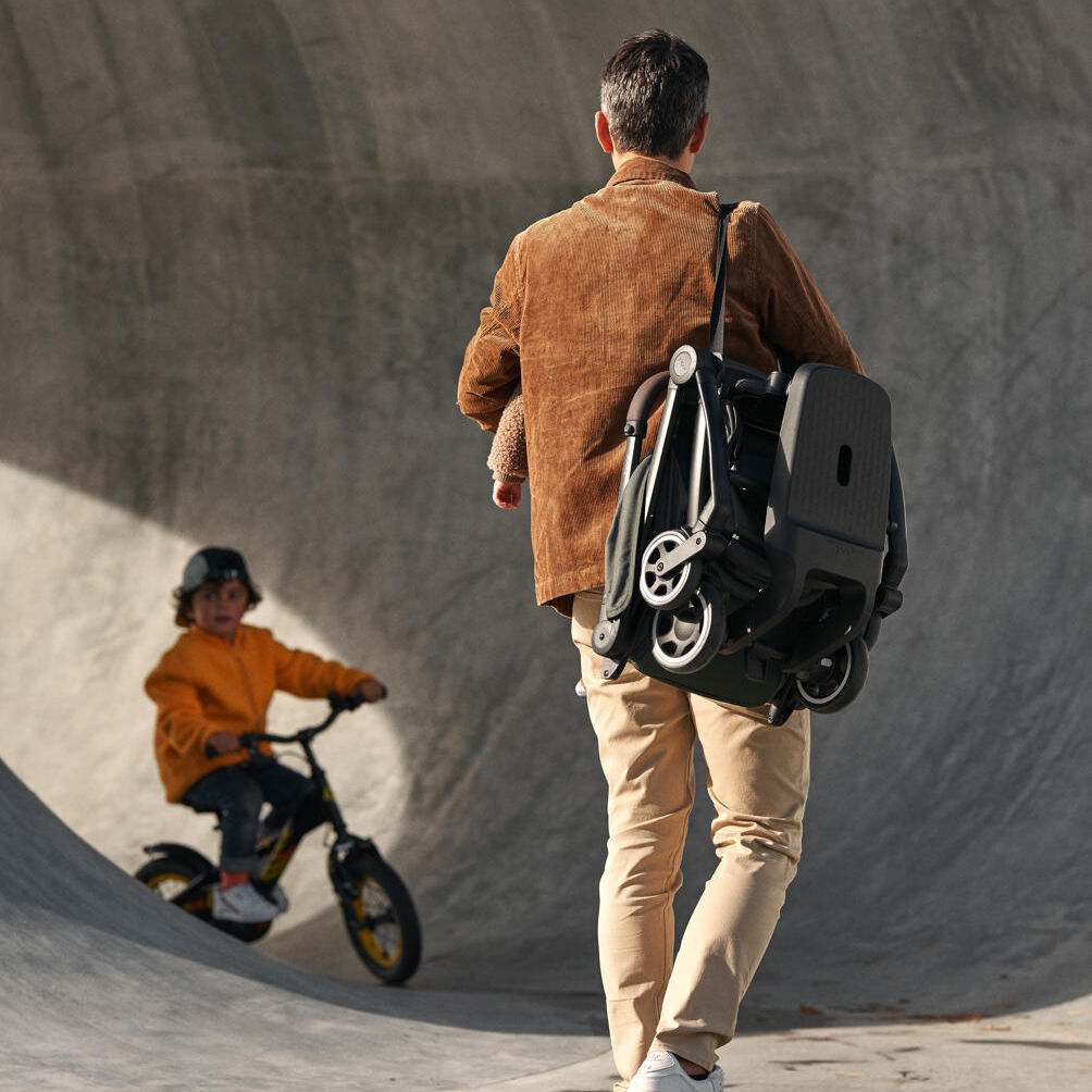 Se plie avec votre poussette Joolz Aer