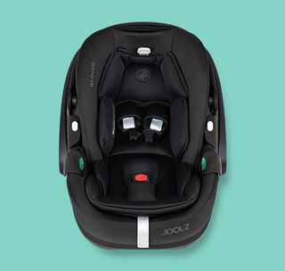 Easy-in harness to effortlessly get your child in and out of the car