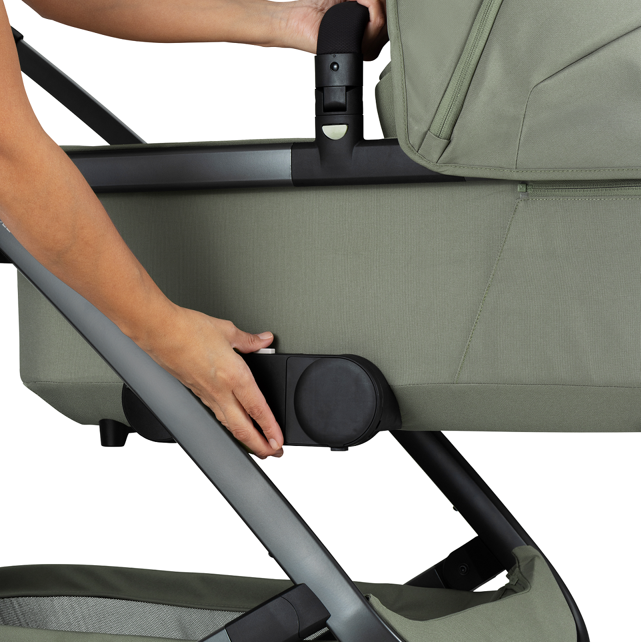 Verwijder de adapters samen met de wieg