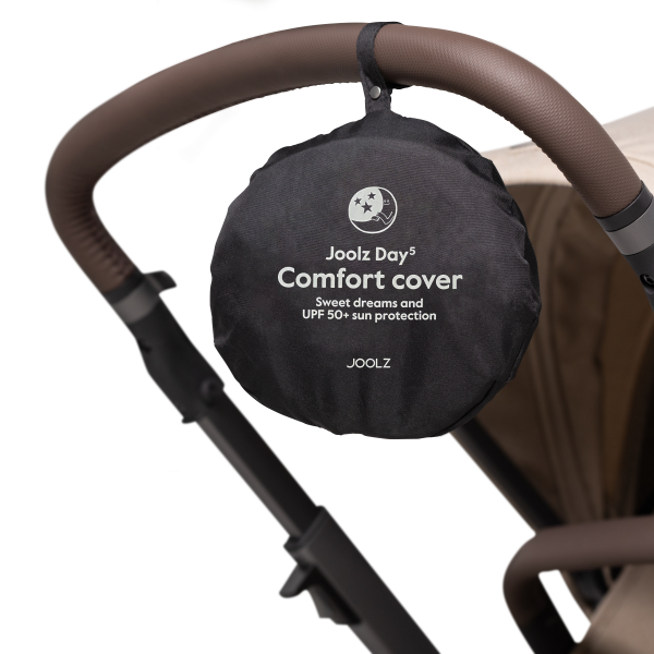   Lätt att ta loss och förvara i den medföljande väskan som du kan hänga på barnvagnen för att alltid ha den med dig.