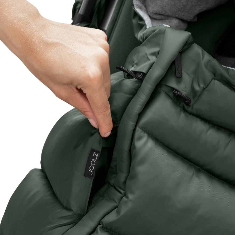 Includes a small pocket, perfect for holding a dummy or other small items. 